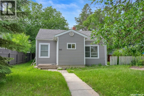 Living room - 161 Lillooet Street E, Moose Jaw, SK S6H4S6 Photo 2