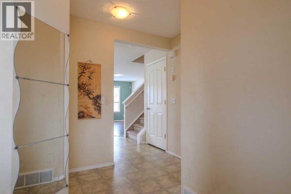 Living room - 161 Saddlecrest Close Ne, Calgary, AB T3J5B6 Photo 3
