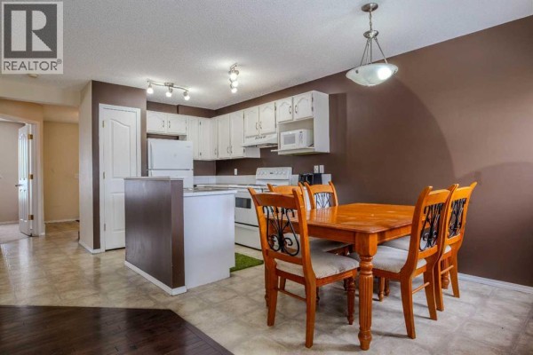Family room - 161 Saddlecrest Close Ne, Calgary, AB T3J5B6 Photo 4