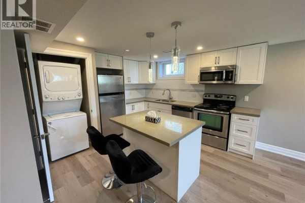 3pc Bathroom - 161 Sixth Avenue Unit# Basement, Kitchener, ON N2C1R2 Photo 3