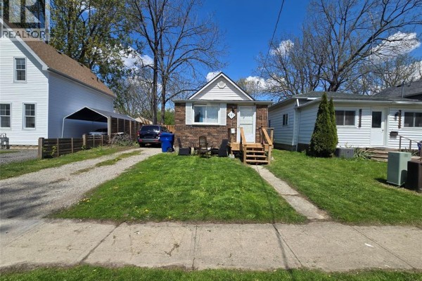 Bedroom - 161 Wellington Street East, Chatham, ON N7M3P2 Photo 3