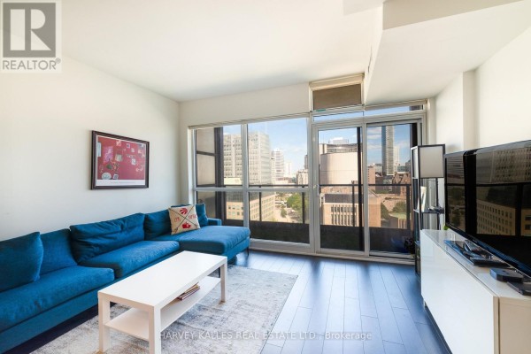 1610 - 210 Simcoe Street, Toronto, ON M5T0A9 Photo 4