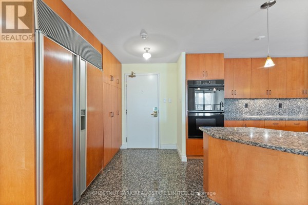 1610 - 889 Bay Street, Toronto, ON, photo 3
