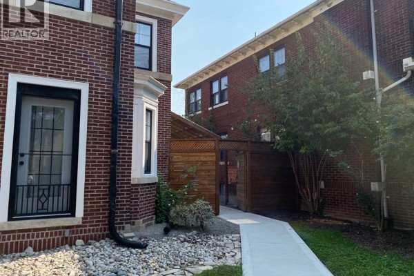 Kitchen - 1610 Victoria Avenue Unit# Upper, Windsor, ON N8X1P7 Photo 3