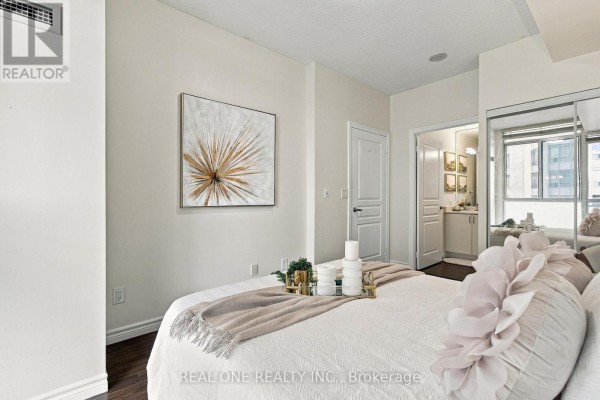 1611 - 225 Webb Drive, Mississauga, ON L5B4P2 Photo 4