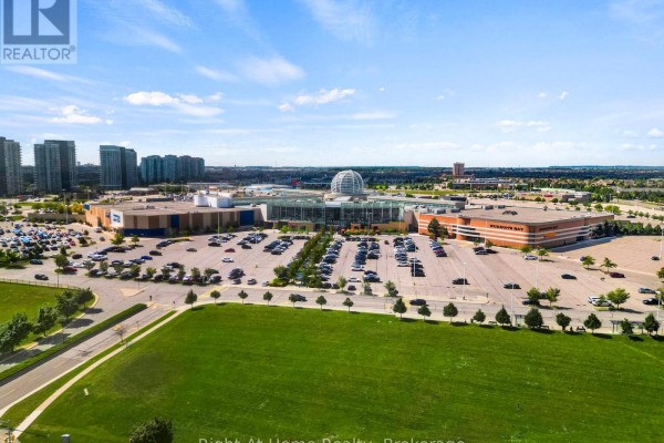 Living room - 1611 - 2545 Erin Centre Boulevard, Mississauga, ON L5M6Z9 Photo 2