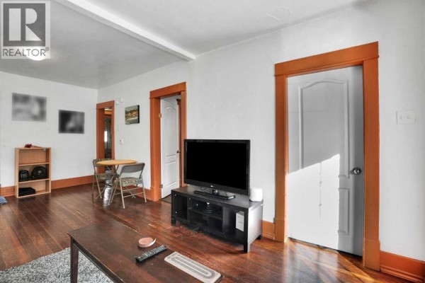Kitchen - 1611 2a Street Nw, Calgary, AB T2M2X5 Photo 5