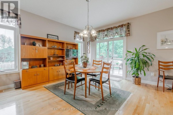 Family room - 1611 Blackmaple Crescent, London East, ON N5Y6L7 Photo 5