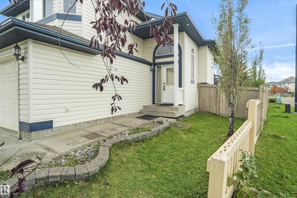 Kitchen - 16112 92 St Nw, Edmonton, AB T5Z3N1 Photo 3