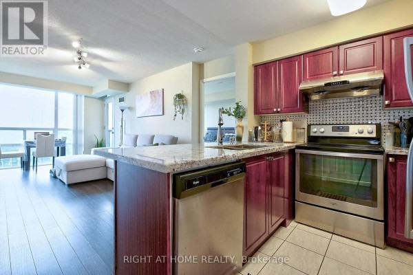 Kitchen - 1612 - 68 Grangeway Avenue, Toronto, ON M1H0A1 Photo 3