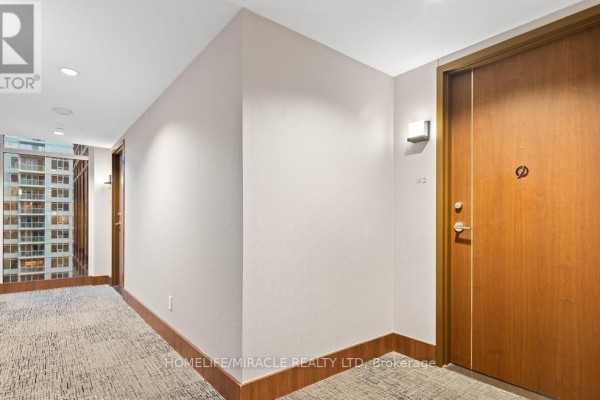 Dining room - 1612 - 80 Queens Wharf Road, Toronto, ON M5V0J3 Photo 2