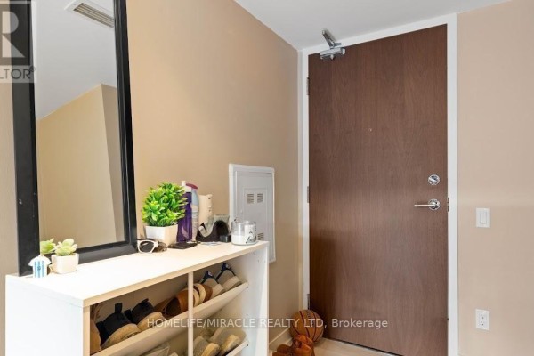 Kitchen - 1612 - 80 Queens Wharf Road, Toronto, ON M5V0J3 Photo 3
