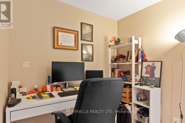 Den - 1612 - 80 Queens Wharf Road, Toronto, ON M5V0J3 Photo 5
