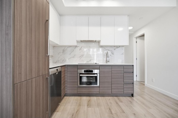 1612 10626 City Parkway, Surrey, BC V3T0S3 Photo 3