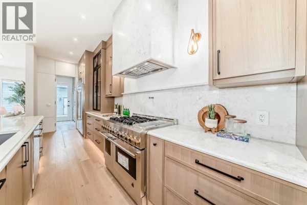 2pc Bathroom - 1612 49 Avenue Sw, Calgary, AB T2T2T7 Photo 4