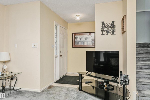 Family room - 1612 80a St Nw, Edmonton, AB T6K4E1 Photo 4