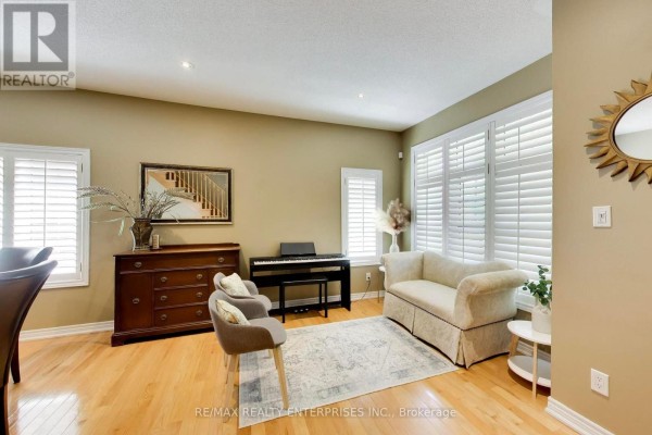 Family room - 1613 Northmount Avenue, Mississauga, ON L5E1Y9 Photo 4