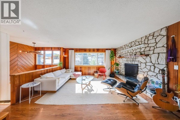 Laundry room - 1614 Cook Avenue, Rossland, BC V0G1Y0 Photo 3