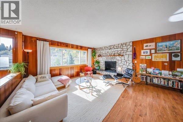 Kitchen - 1614 Cook Avenue, Rossland, BC V0G1Y0 Photo 4