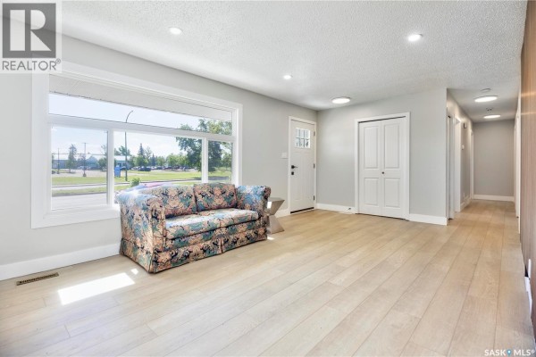 Kitchen - 1614 Mckercher Drive, Saskatoon, SK S7H5E1 Photo 3