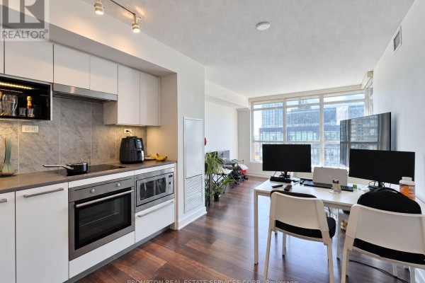 1615 - 80 Queens Wharf Road, Toronto, ON M5V0J3 Photo 2