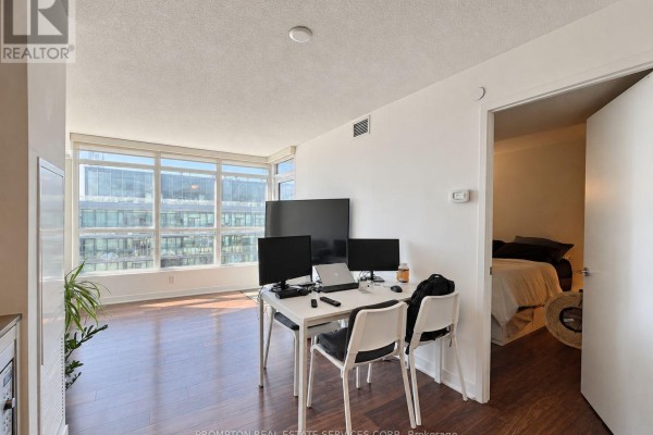 1615 - 80 Queens Wharf Road, Toronto, ON M5V0J3 Photo 3