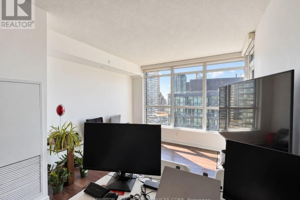 1615 - 80 Queens Wharf Road, Toronto, ON M5V0J3 Photo 4