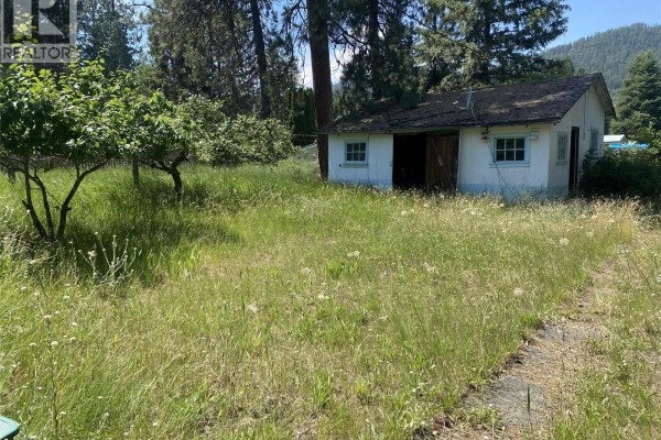 Primary Bedroom - 1615 Neimi Road, Christina Lake, BC V0H1E2 Photo 2