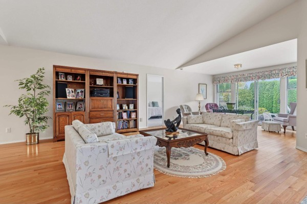 16155 16a Avenue, Surrey, BC V4A9J9 Photo 3