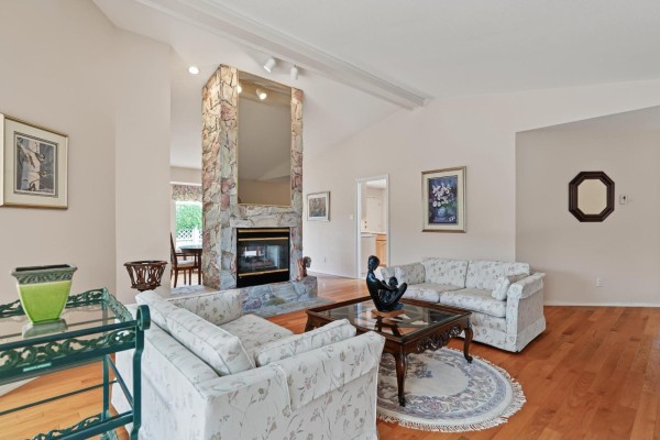 16155 16a Avenue, Surrey, BC V4A9J9 Photo 4