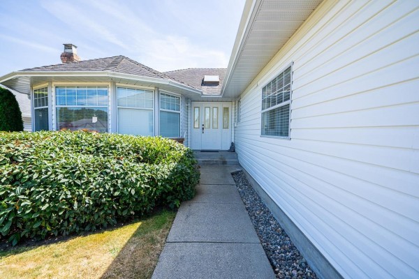 16158 16a Avenue, Surrey, BC V4A9J9 Photo 2