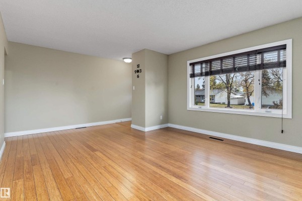 Kitchen - 16166 110 A Av Nw Nw, Edmonton, AB T5P1J1 Photo 3