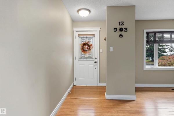 Family room - 16166 110 A Av Nw Nw, Edmonton, AB T5P1J1 Photo 4