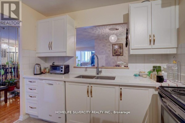 Living room - 1617 - 88 Corporate Drive, Toronto, ON M1H3G6 Photo 4