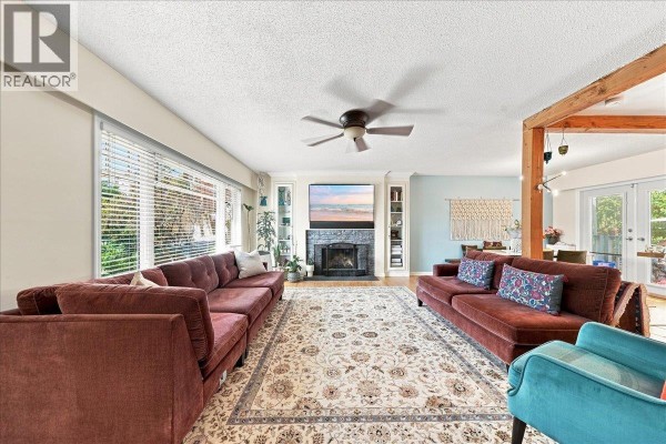 1617 Stella Place, Port Coquitlam, BC V3C2R4 Photo 3