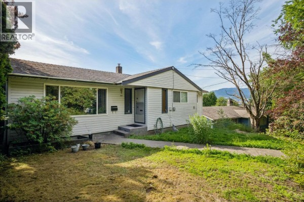 1617 Western Drive, Port Coquitlam, BC V3C2X1 Photo 2