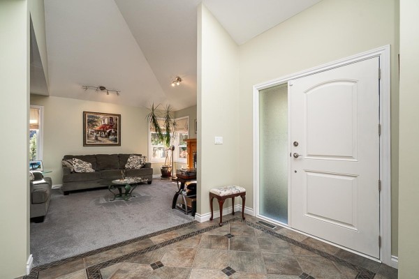 16173 Brookside Grove, Surrey, BC V4N1S8 Photo 5
