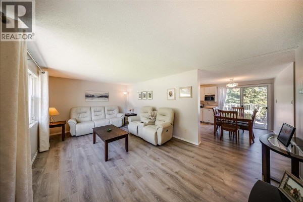 Kitchen - 1618 Victoria Avenue, Rossland, BC V0G1Y0 Photo 4