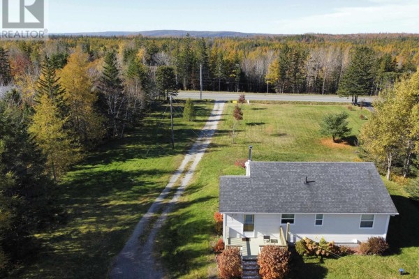 Mud room - 1619 Gabarus Highway, Sydney, NS B1L1E8 Photo 4