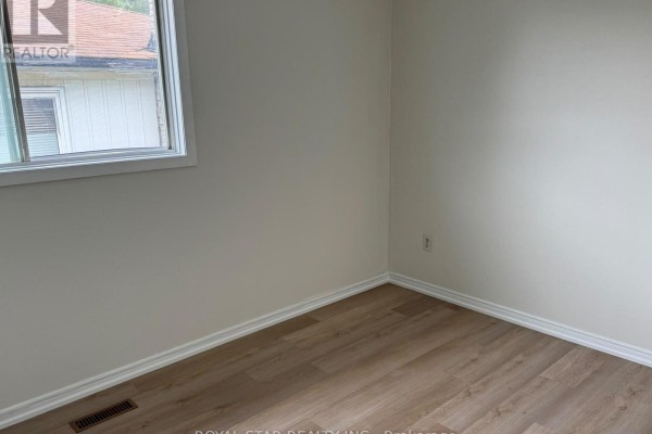 Bedroom - 162 Beech St Main Floor Street, Brampton, ON L6V1V6 Photo 5