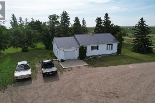 Living room - 162 Hays Rd 30 N, Hays, AB T0K1B0 Photo 2