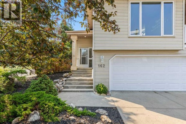 Kitchen - 162 Millbank Hill Sw, Calgary, AB T2Y2Z2 Photo 2