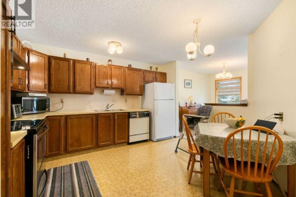 Bedroom - 1620 47 Street Sw, Calgary, AB T3C2C8 Photo 5