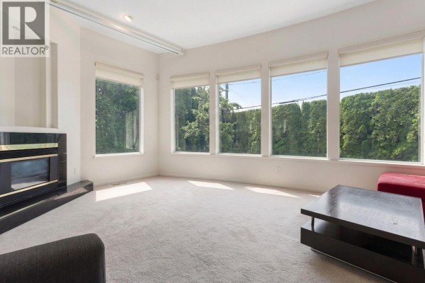 1620 Fell Avenue, Burnaby, BC V5B3Z5 Photo 2