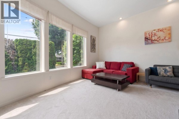 1620 Fell Avenue, Burnaby, BC V5B3Z5 Photo 3