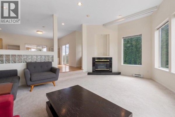 1620 Fell Avenue, Burnaby, BC V5B3Z5 Photo 4