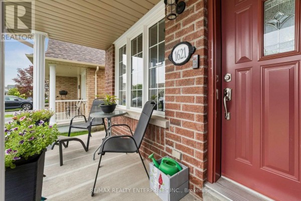 Living room - 1621 Northfield Avenue, Oshawa, ON L1K0K8 Photo 3