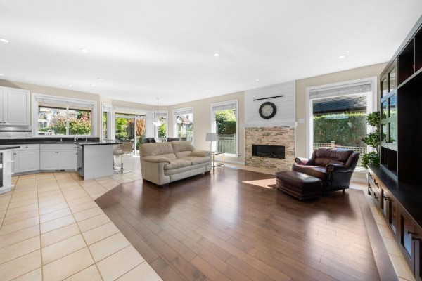 16220 Morgan Creek Crescent, Surrey, BC V3S0H5 Photo 5