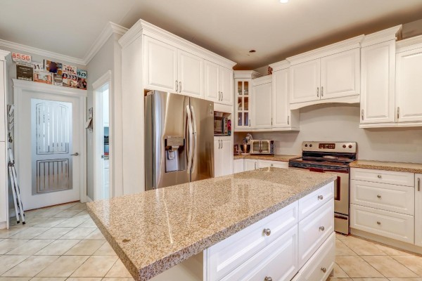 16226 96b Avenue, Surrey, BC V3S2M4 Photo 4