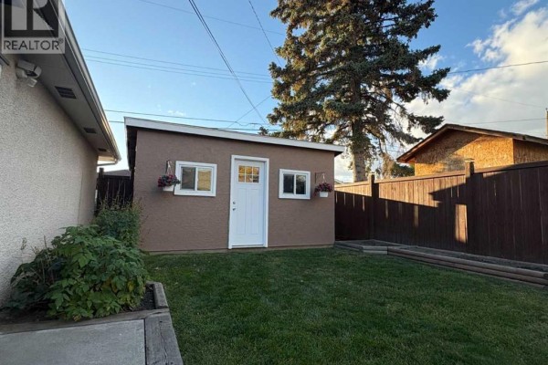 Bedroom - 1623 Rouleau Crescent Se, Calgary, AB T2A1Y8 Photo 4